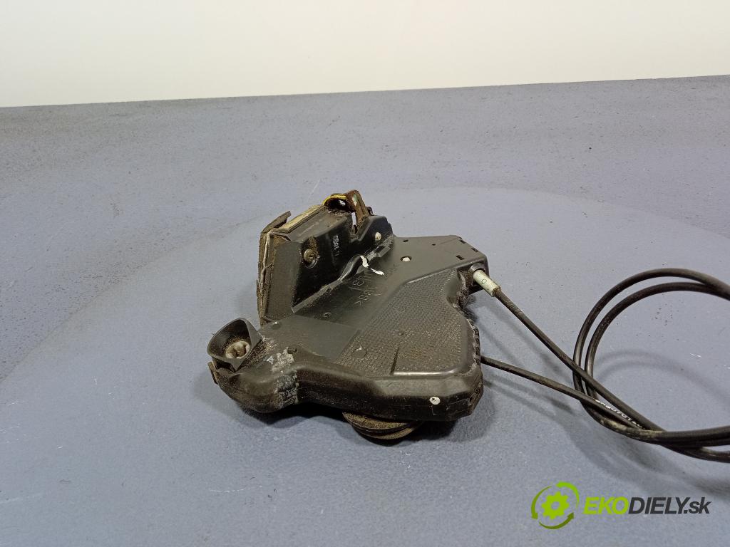 Toyota Sienna 2004 zámek dveře před Levý: 01