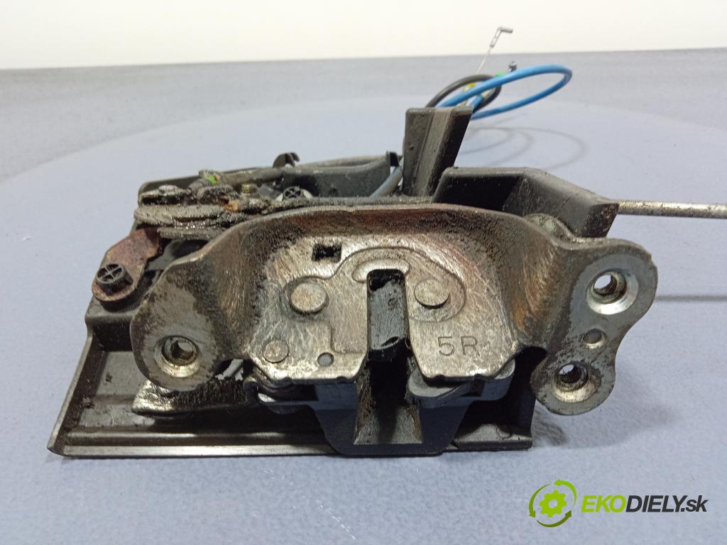 Toyota Sienna 2004 zámek dveře Zad: v pravo: 01