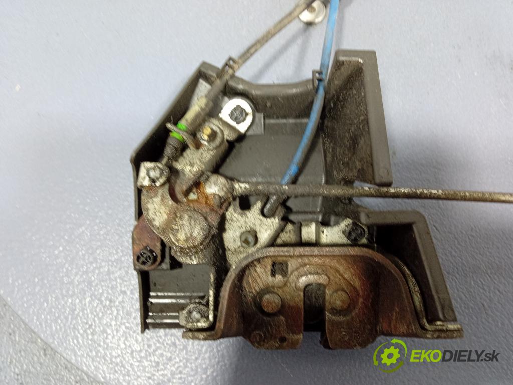 Toyota Sienna 2004 zámek dveře Zad: v pravo: 01