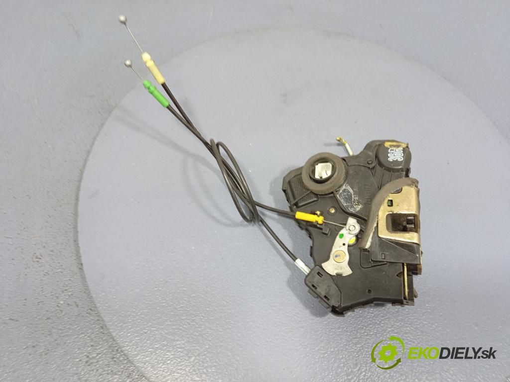 Toyota Sienna 2004 zámek dveře před v pravo: 01