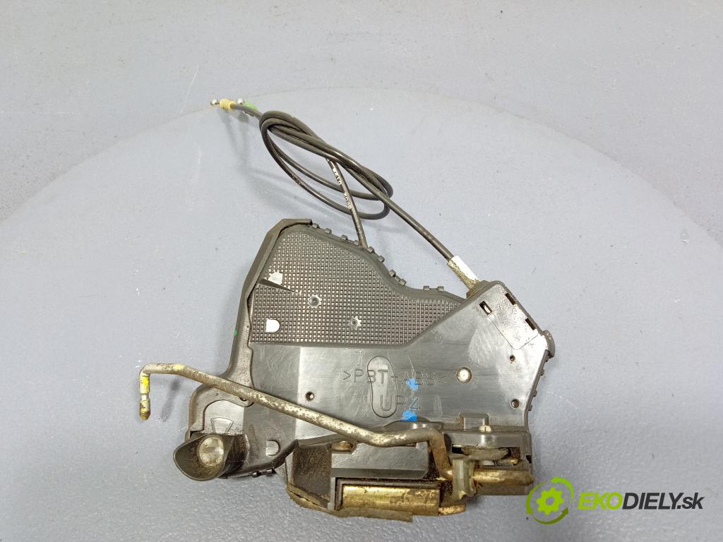 Toyota Sienna 2004 zámek dveře před v pravo: 01