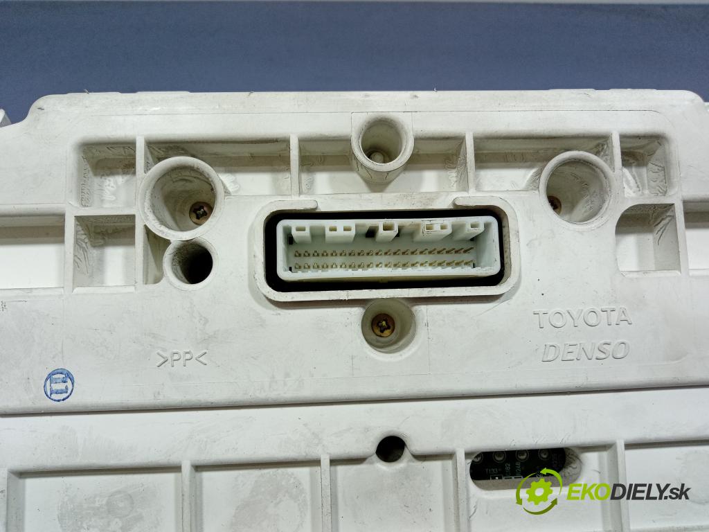 Toyota Sienna 2004 prístrojovka/ budíky 83800-08150