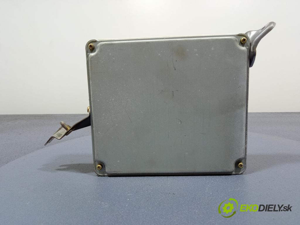 Toyota Sienna 2004 riadiaca jednotka Motor: 89661-08092