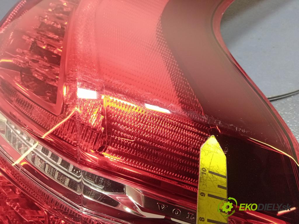 Volvo XC60 0 svetlo / reflektor zad Prava: Vonkajsia: 32228915