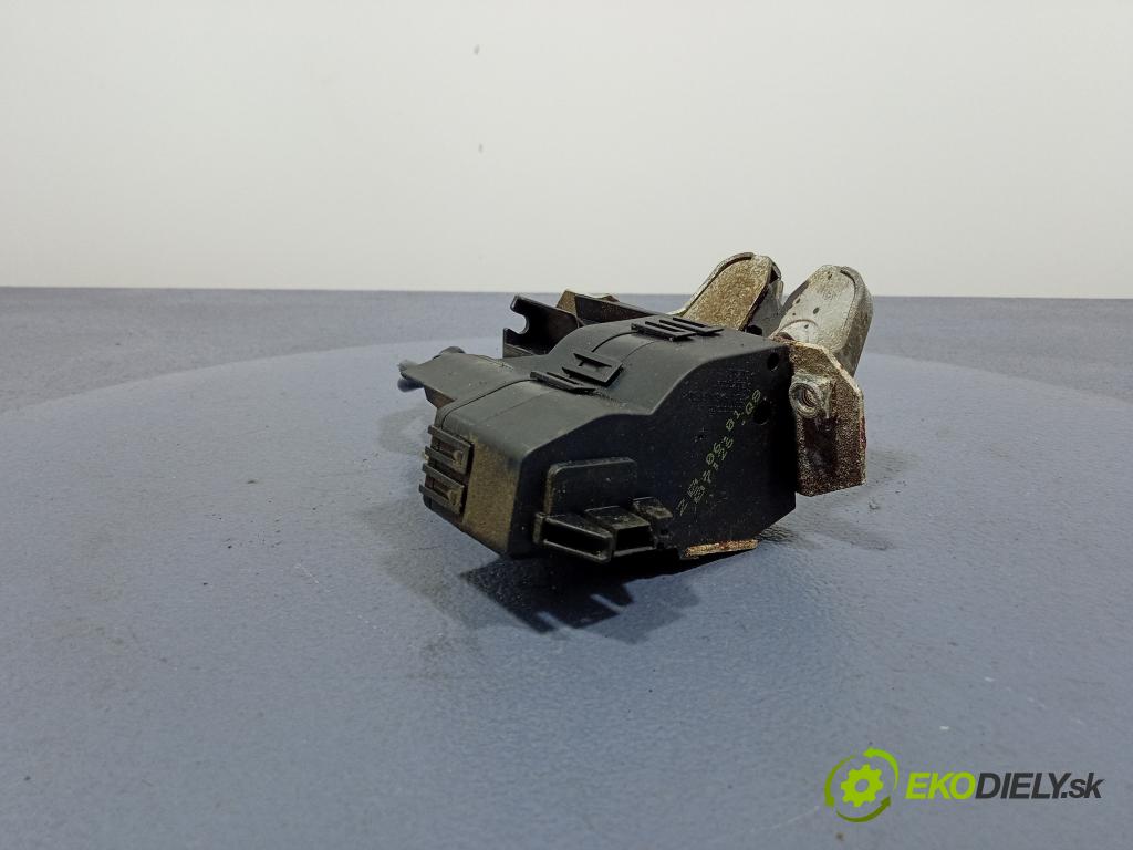 Mercedes-benz C 180 2001 zámek Klapky: kufr A2037400135