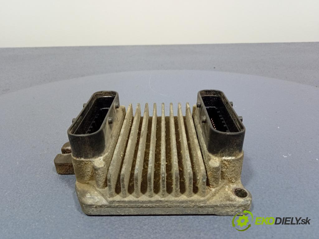 Opel Zafira 2000 řídící jednotka Motor: 16250009