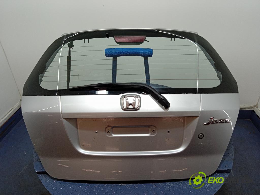 Honda Jazz 2002 zadní dveře kufra: kufr 01