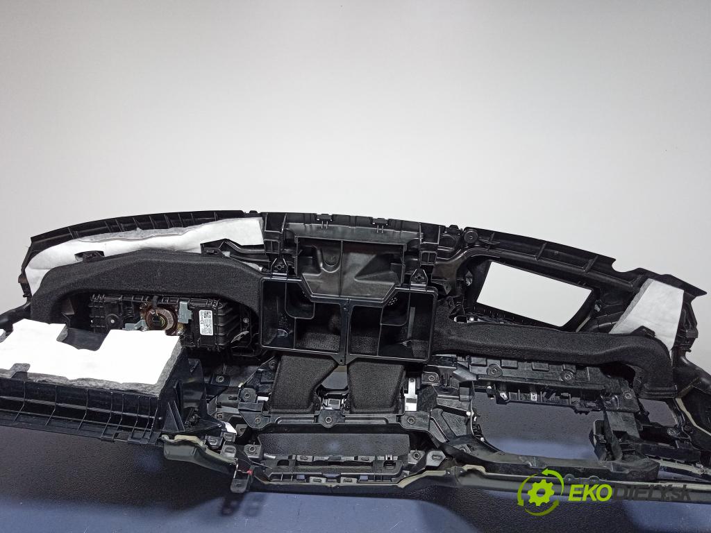 Bmw I4 2022 kokpit,pristrojová doska 01
