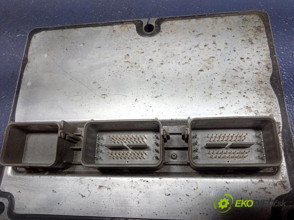 Ford Focus 2004 řídící jednotka Motor: 3M51-12A650-GD
