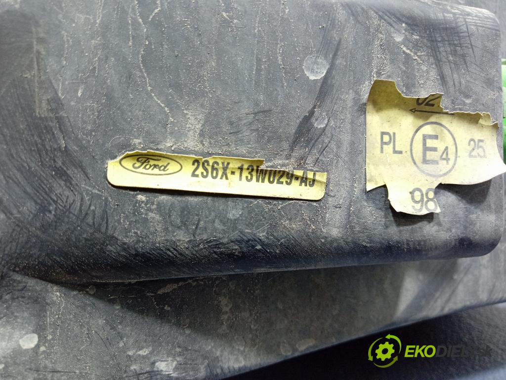 Ford Fiesta 2003 Reflektor: v pravo: 2S6X-13W029-AJ