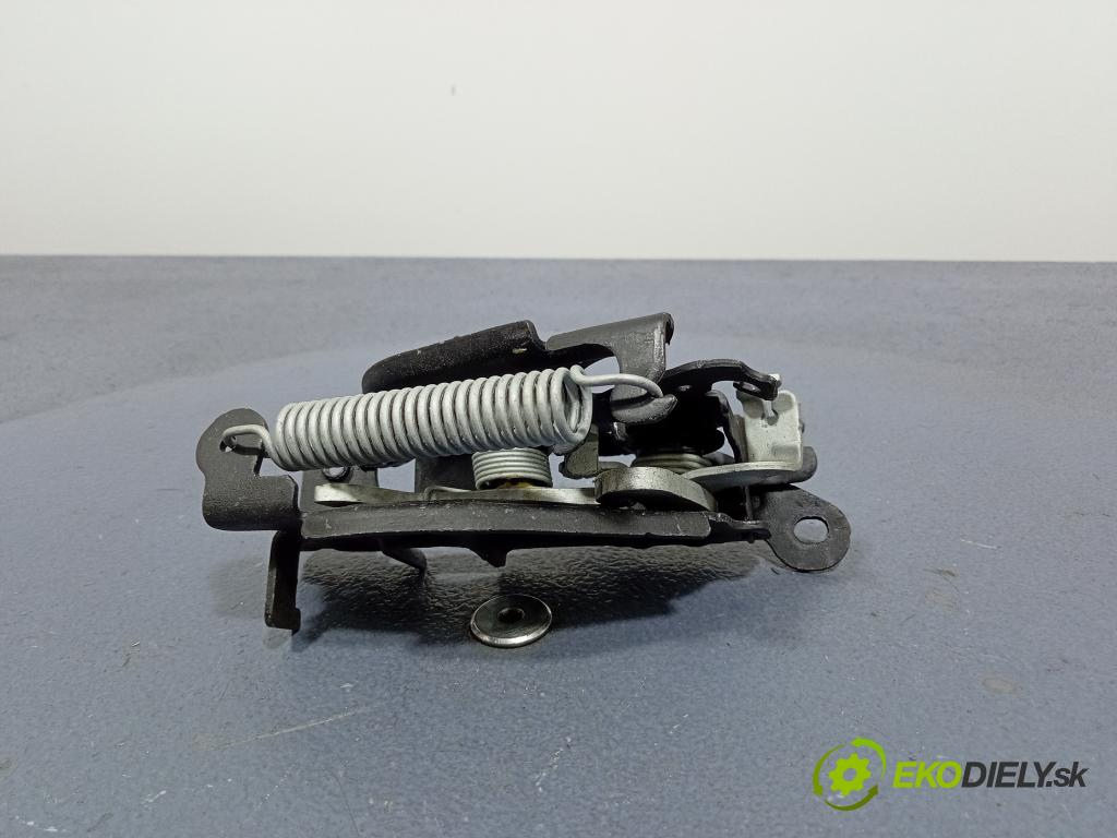 Bmw X3 2023 zámek masky: 7347409
