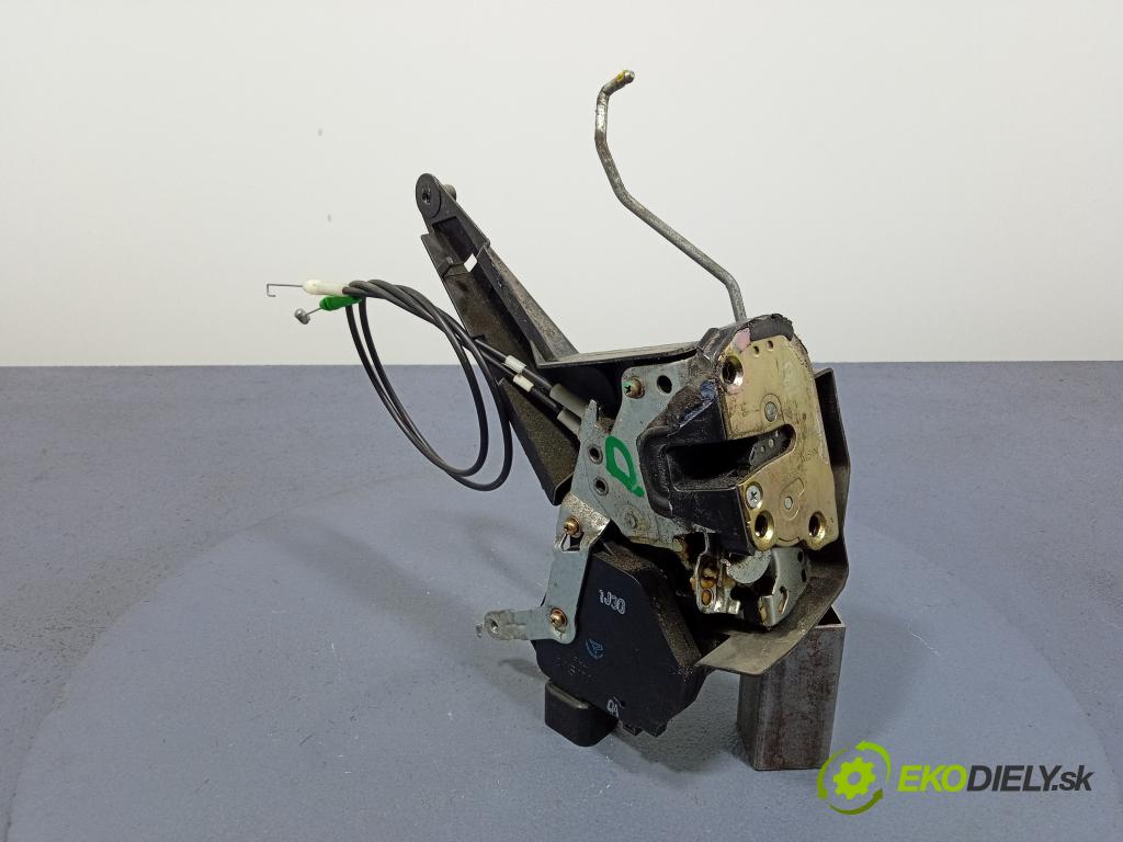 Toyota Corolla 2001 zámek dveře před v pravo: 01