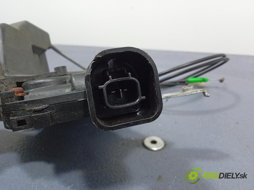 Toyota Corolla 2001 zámek dveře před v pravo: 01