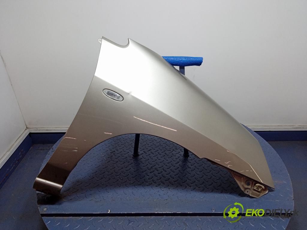 Suzuki Liana 2001 blatnik před v pravo: 01
