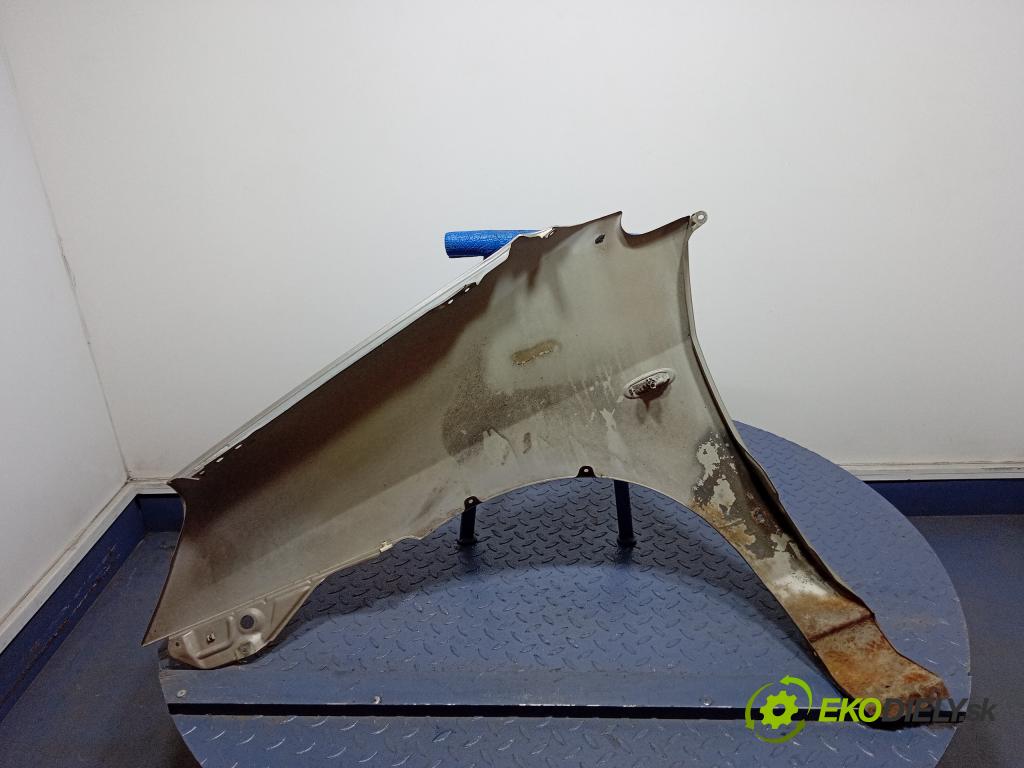 Suzuki Liana 2001 blatnik před v pravo: 01