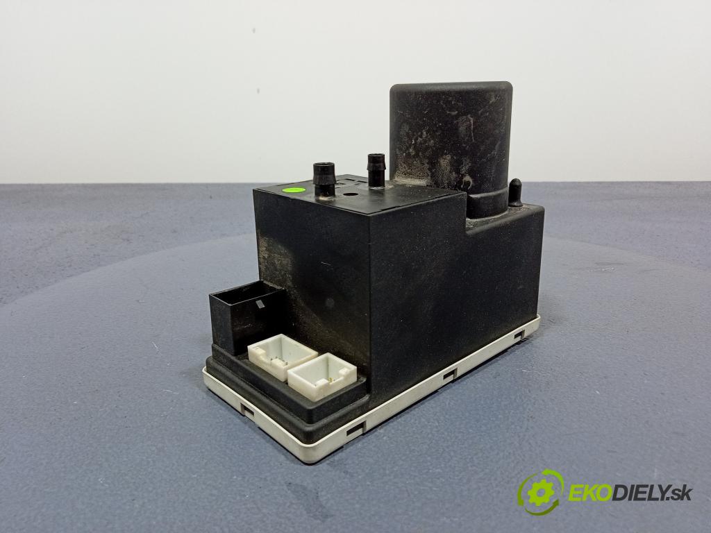 Audi A4 1998 pompa Centrálny: Zámok: 8L0862257L