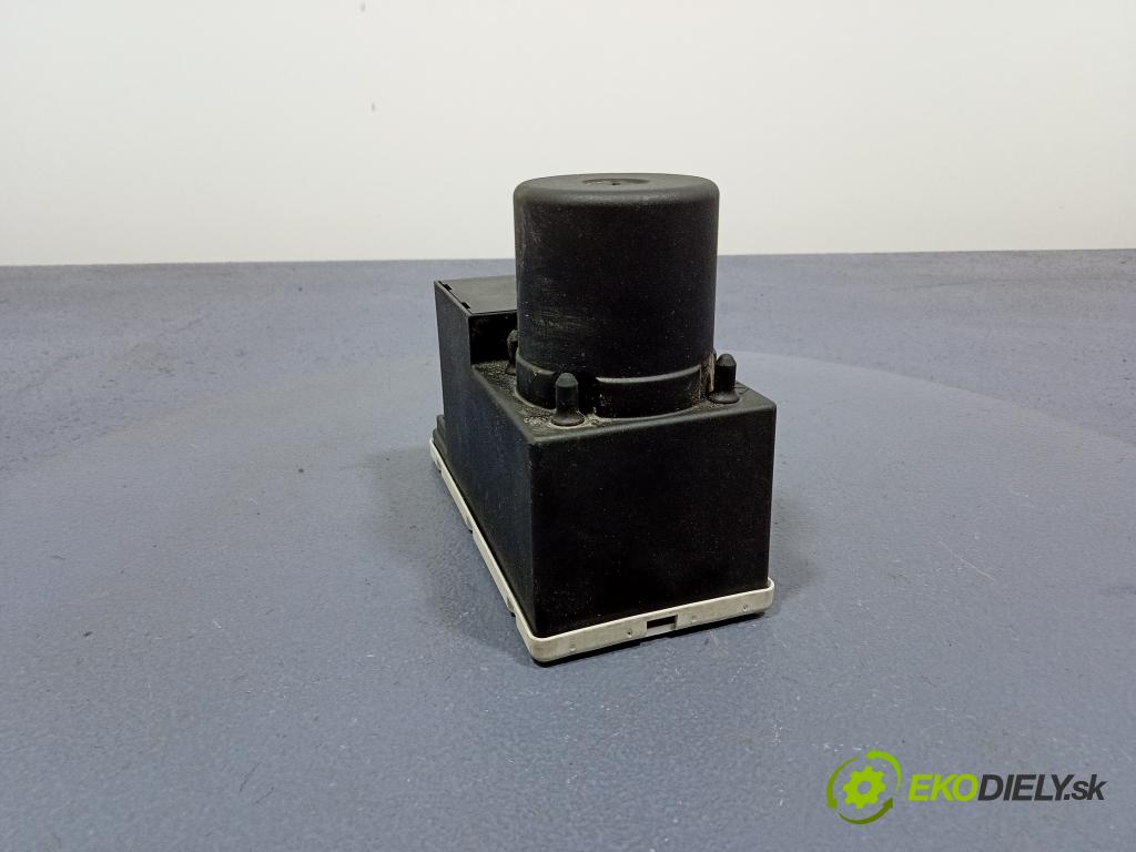 Audi A4 1998 pompa Centrálny: Zámok: 8L0862257L