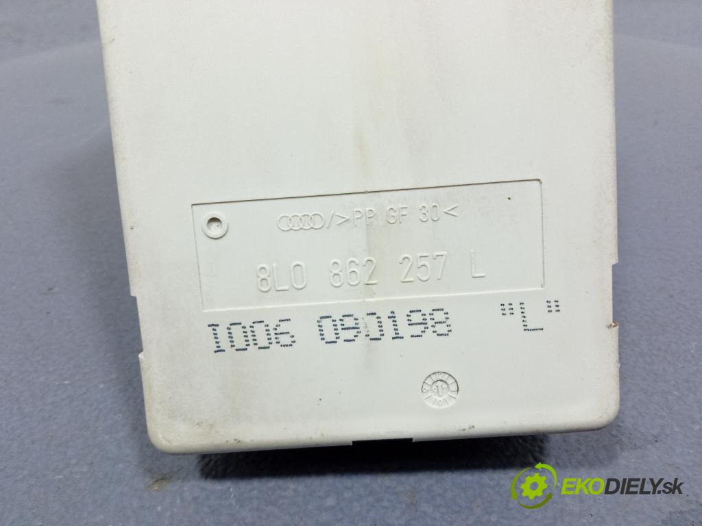 Audi A4 1998 pompa Centrálny: Zámok: 8L0862257L