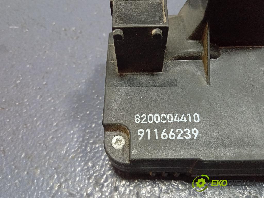 Nissan Primastar 2003 zámek dveře Zad: v pravo: 8200004410