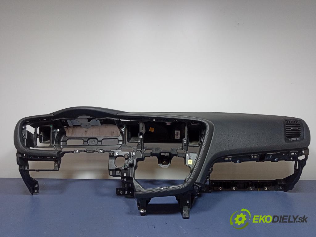 Kia Optima 2014 kokpit,pristrojová doska 01