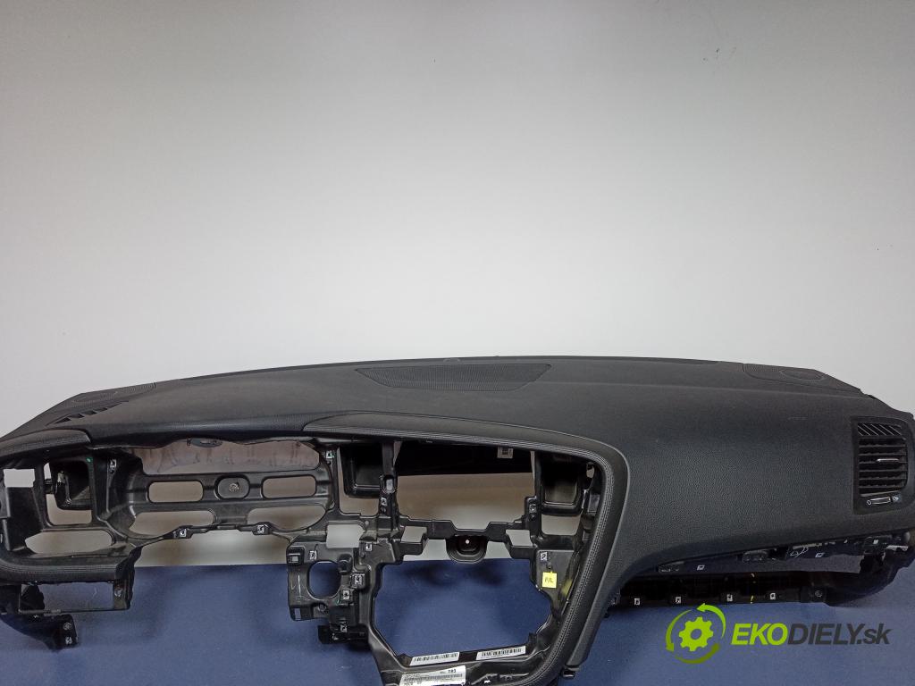 Kia Optima 2014 kokpit,pristrojová doska 01