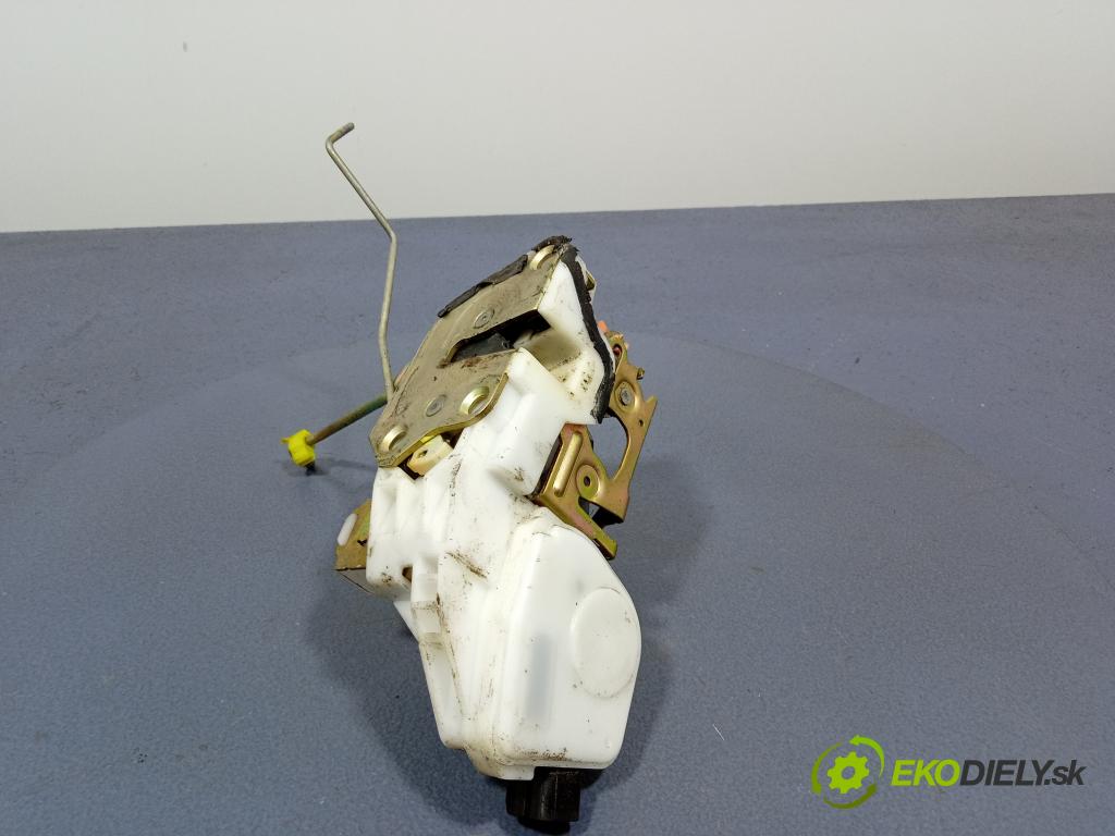 Mitsubishi Outlander 2004 zámek dveře před Levý: 01
