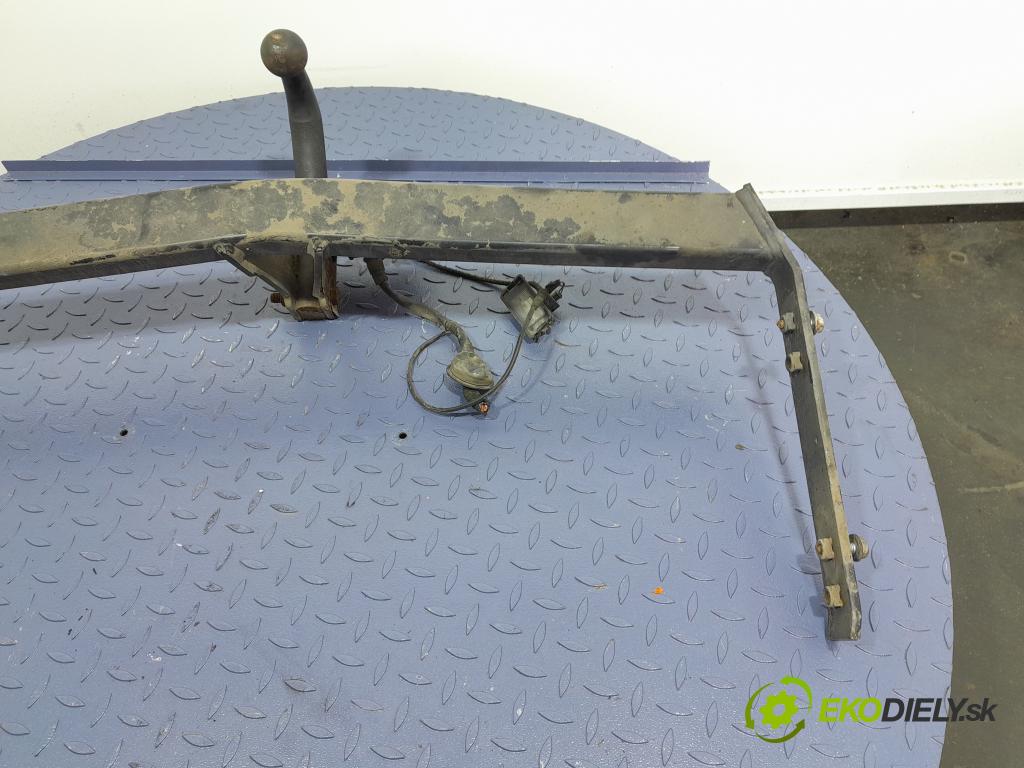 Seat Leon 2004 oko Do Přívěsy 01