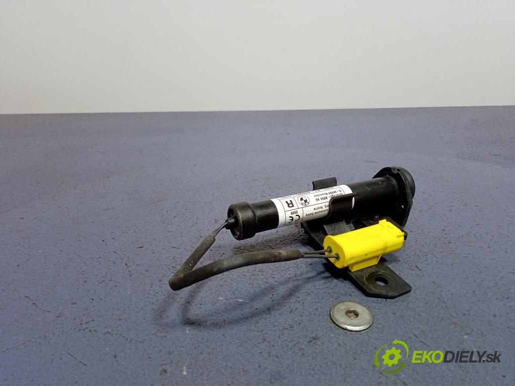 Bmw Seria 4 2021 zámek masky: 7449430