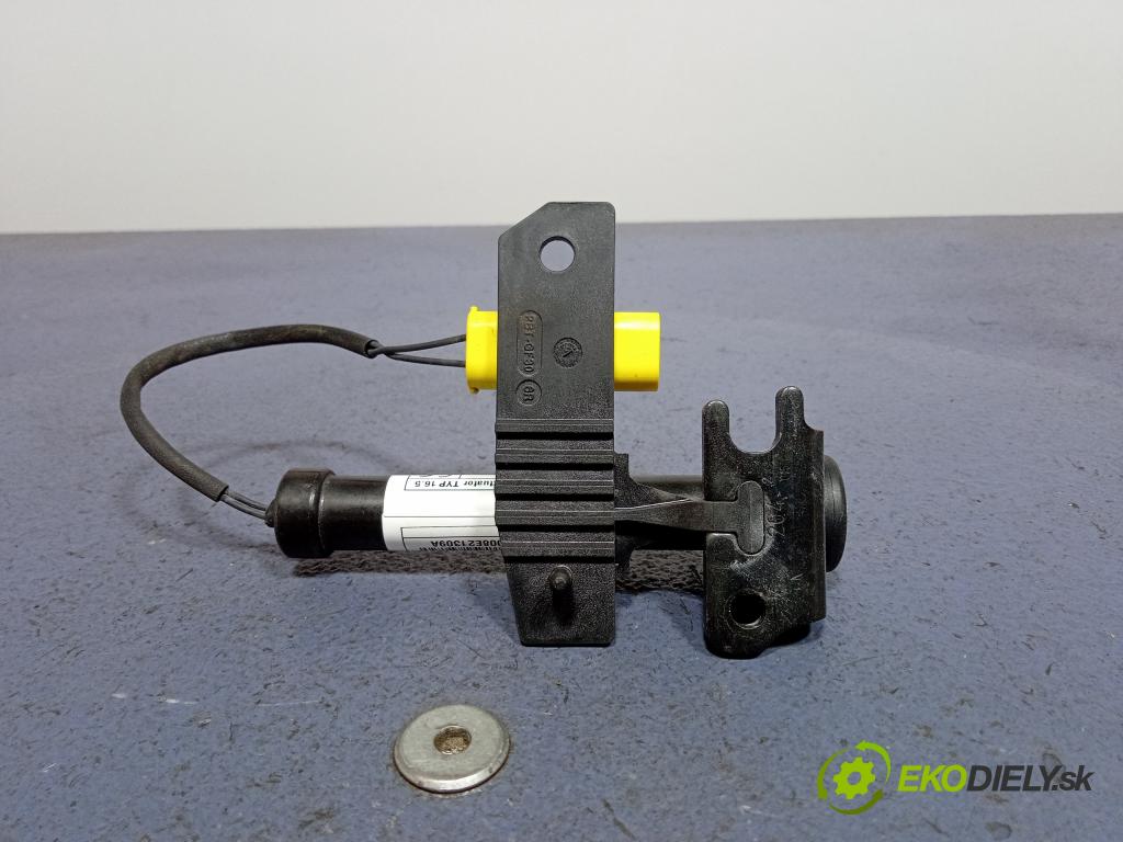 Bmw Seria 4 2021 zámek masky: 7449430