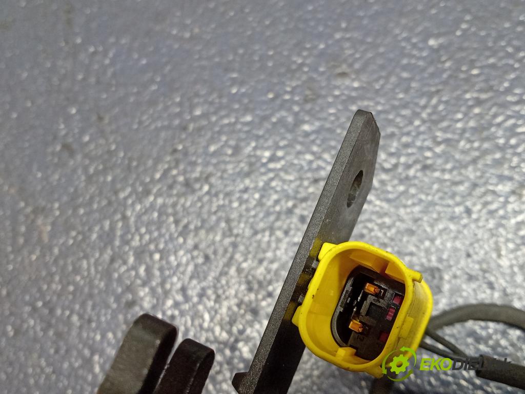 Bmw Seria 4 2021 zámek masky: 7449430
