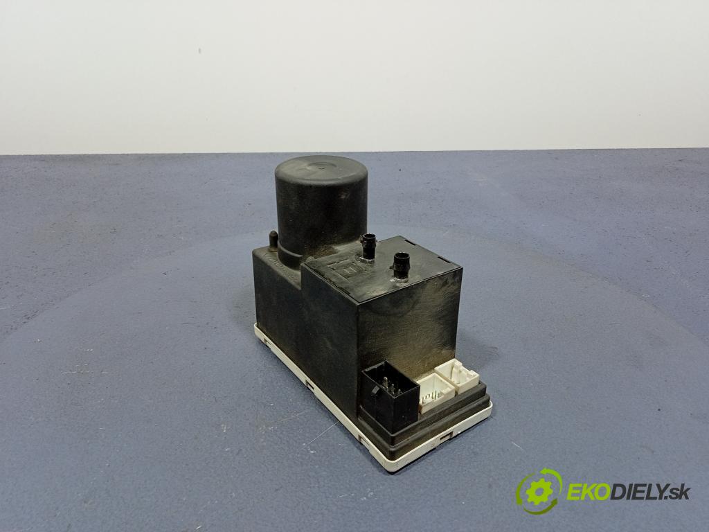 Audi A3 2002 čerpadlo Centrální Zámek 8D0862257E