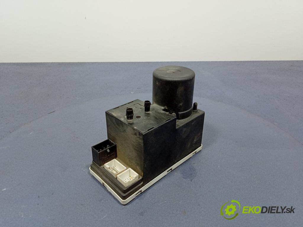 Audi A3 2002 čerpadlo Centrální Zámek 8D0862257E