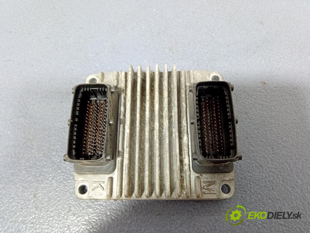 Opel Vectra 2001 řídící jednotka Motor: 12223650