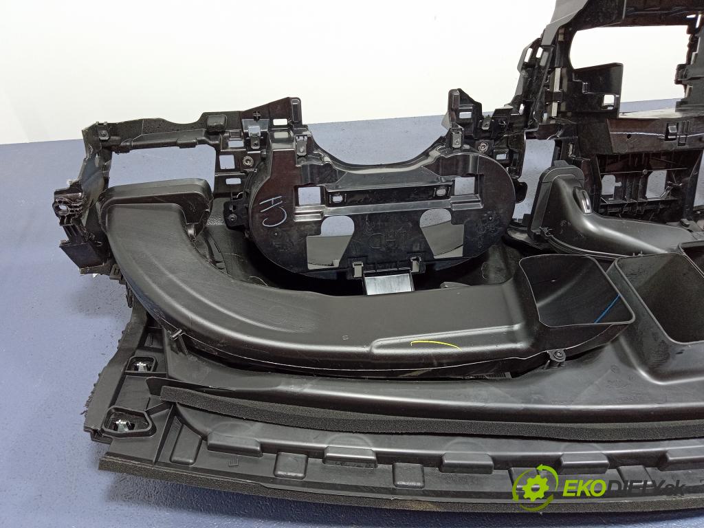 Mercedes GLS-Klasa 2017 kokpit,pristrojová doska A292680087