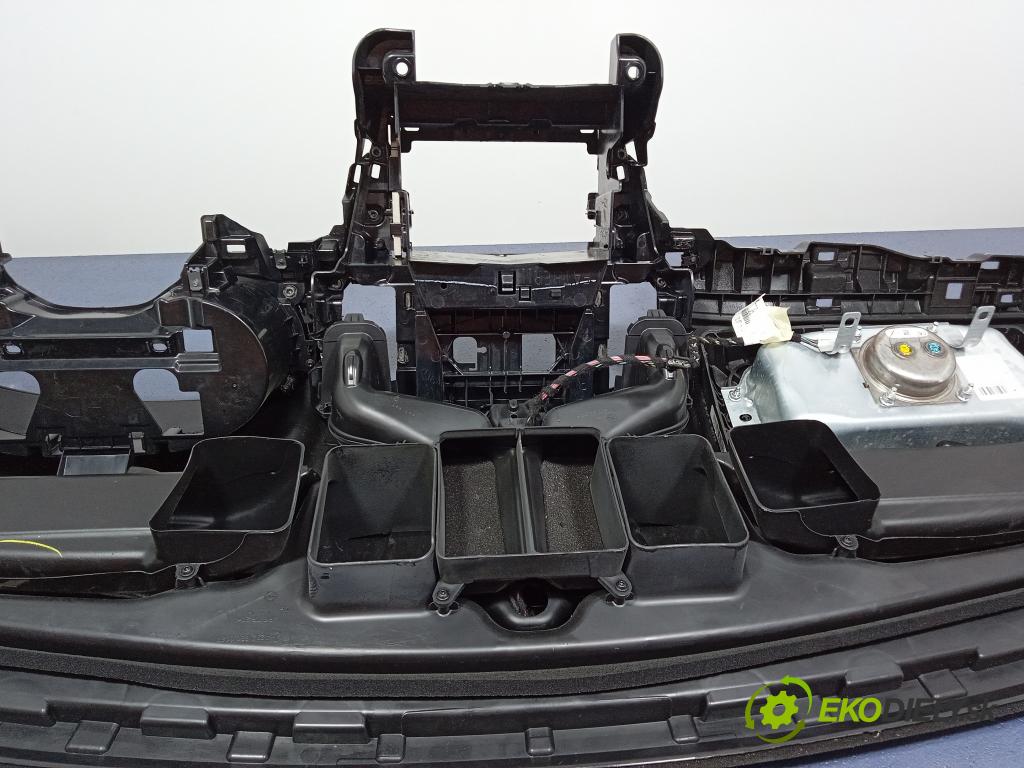 Mercedes GLS-Klasa 2017 kokpit,pristrojová doska A292680087