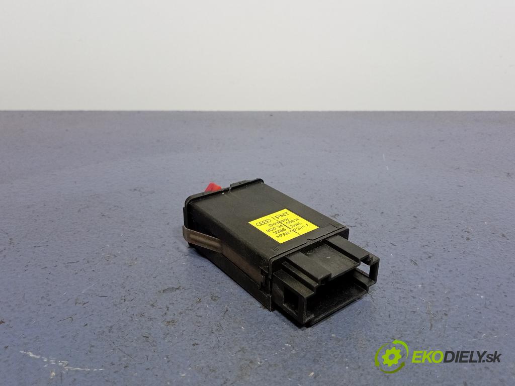 Audi A4 2001 Přepínač Světel: Nouzový 8D0941509H