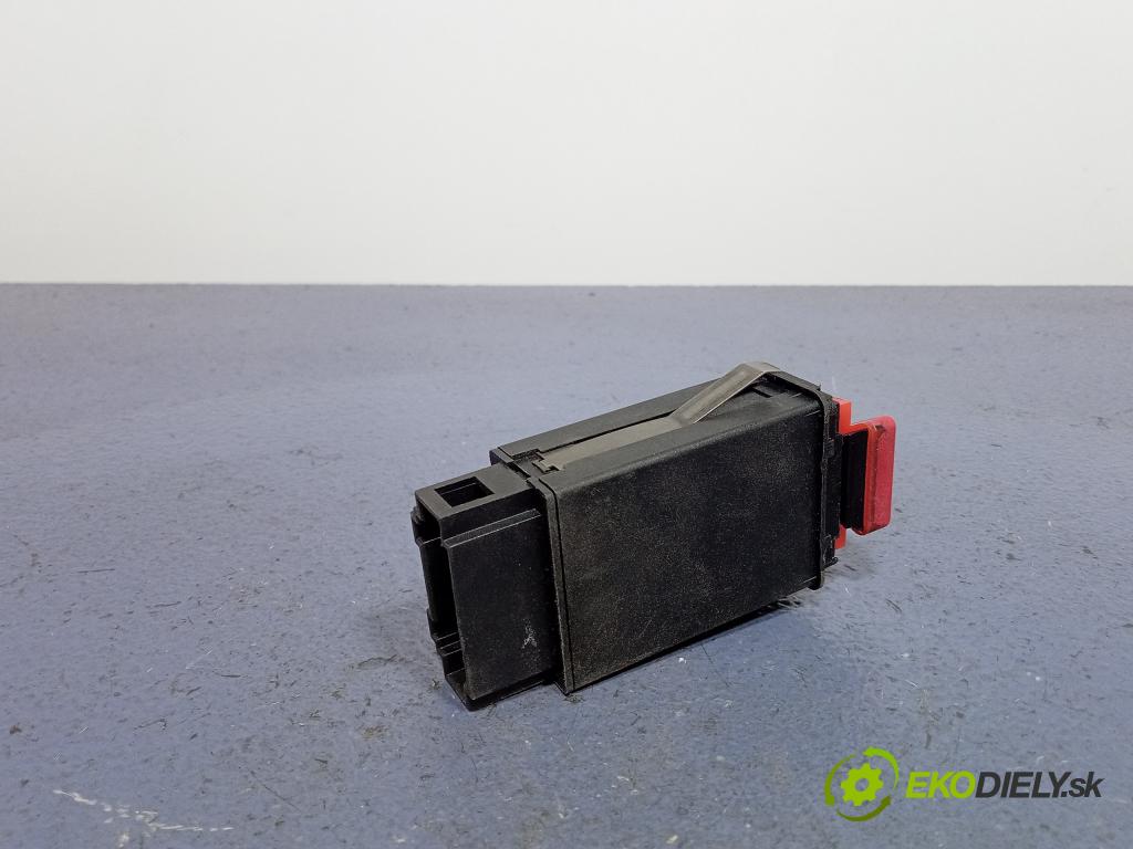 Audi A4 2001 Přepínač Světel: Nouzový 8D0941509H