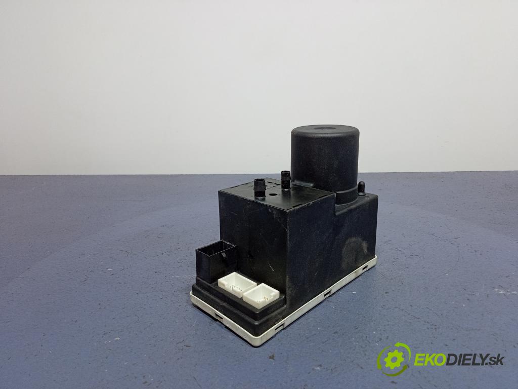 Audi A4 2001 čerpadlo Centrální Zámek 8D0862257