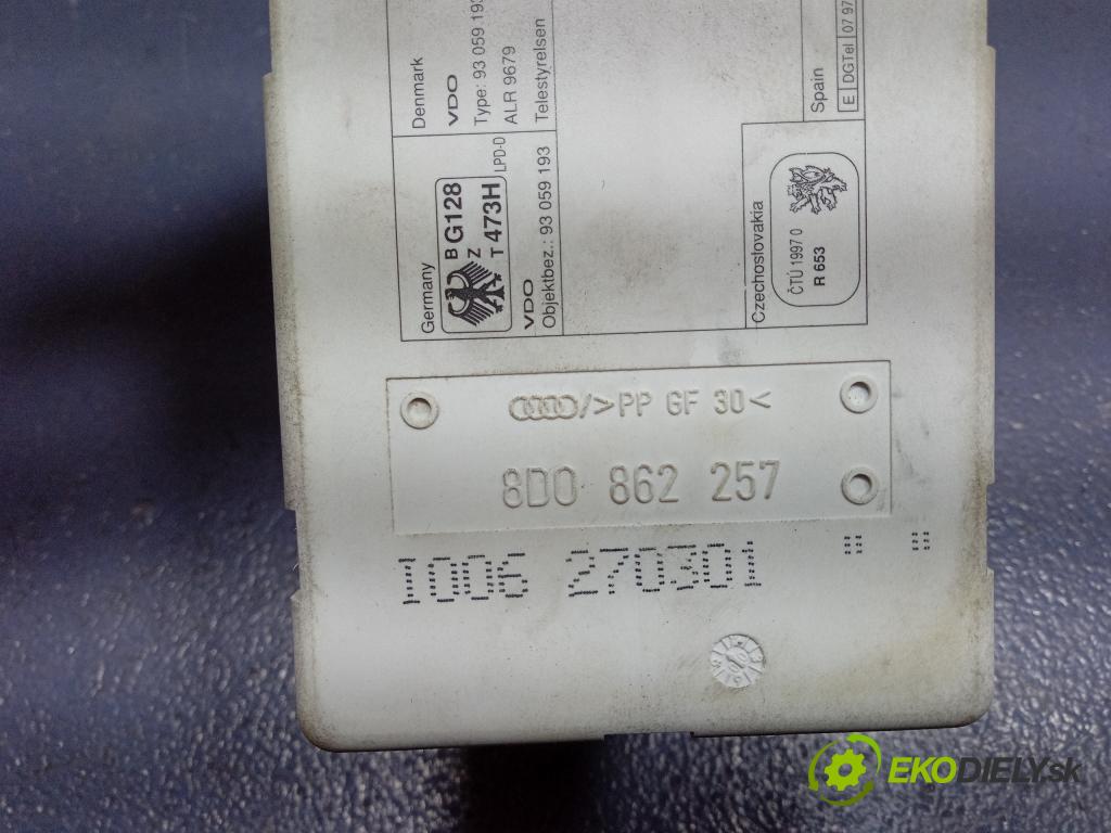 Audi A4 2001 čerpadlo Centrální Zámek 8D0862257