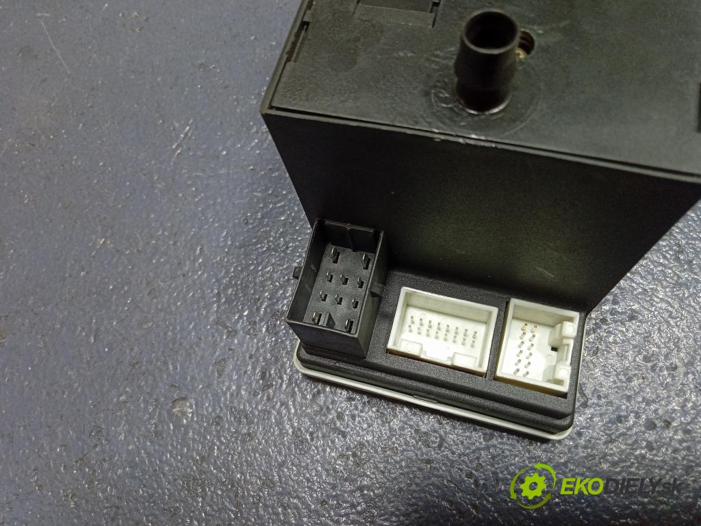 Audi A4 2001 čerpadlo Centrální Zámek 8D0862257