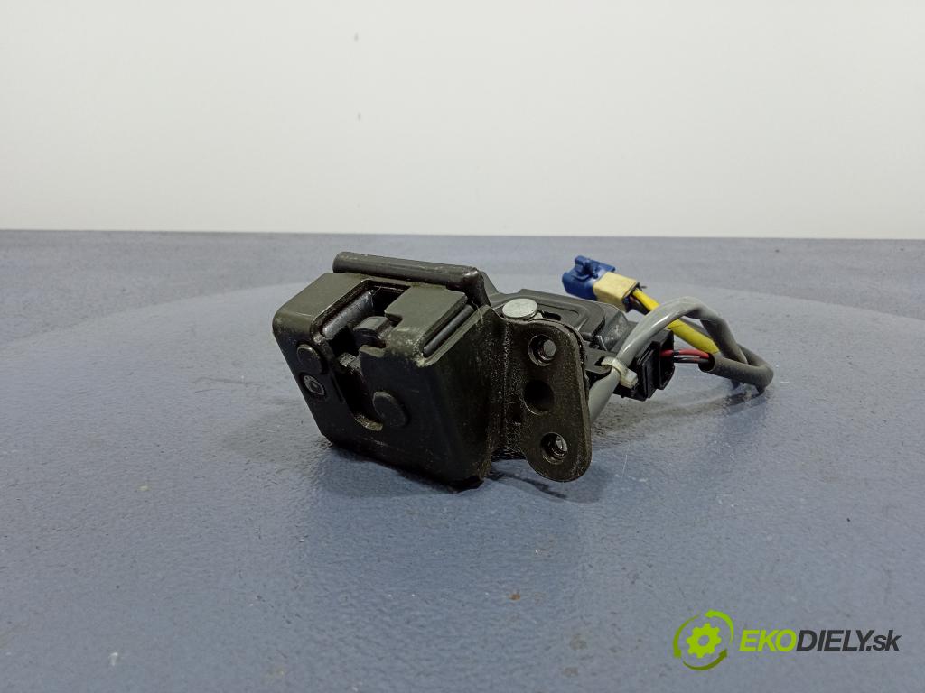 Toyota Avensis 2004 zámek Klapky: kufr 01
