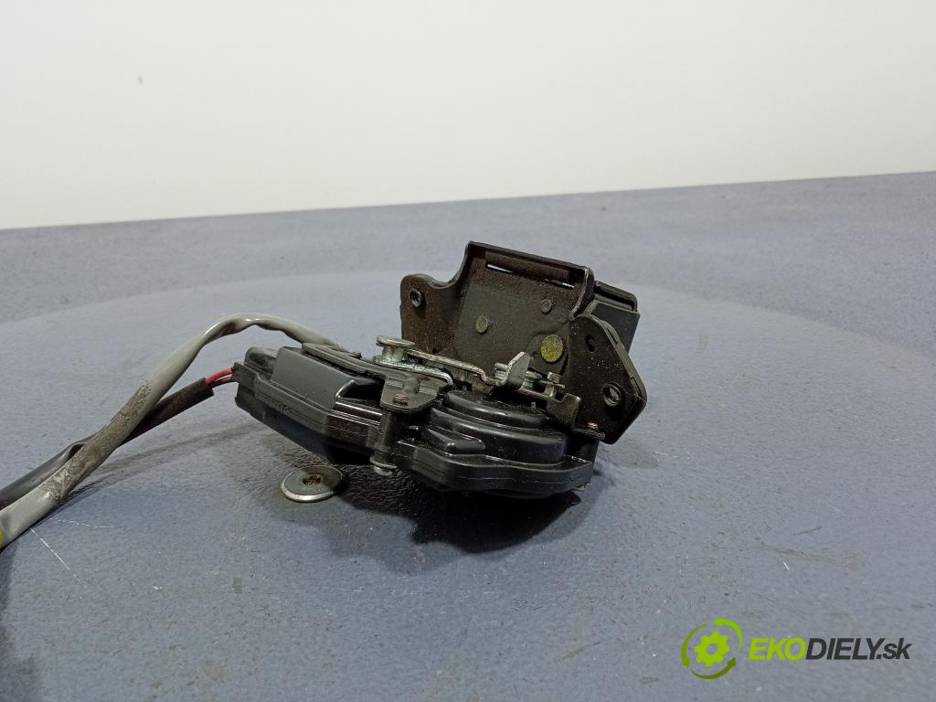 Toyota Avensis 2004 zámek Klapky: kufr 01