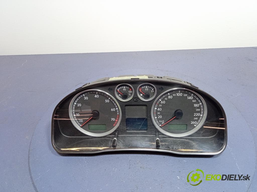 Volkswagen Passat 2005 prístrojovka/ budíky 3B0920829