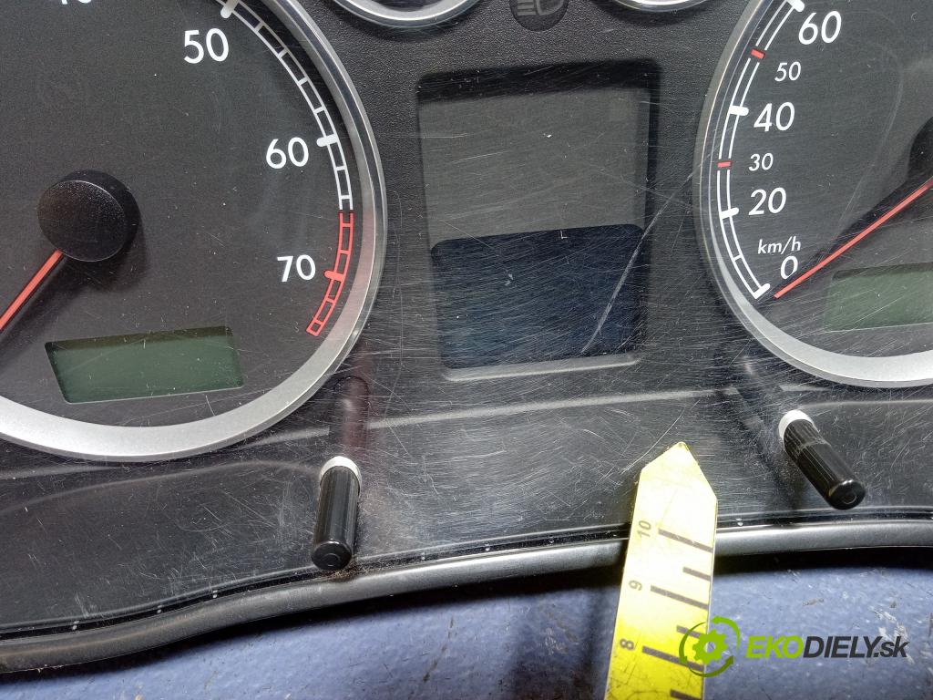 Volkswagen Passat 2005 prístrojovka/ budíky 3B0920829