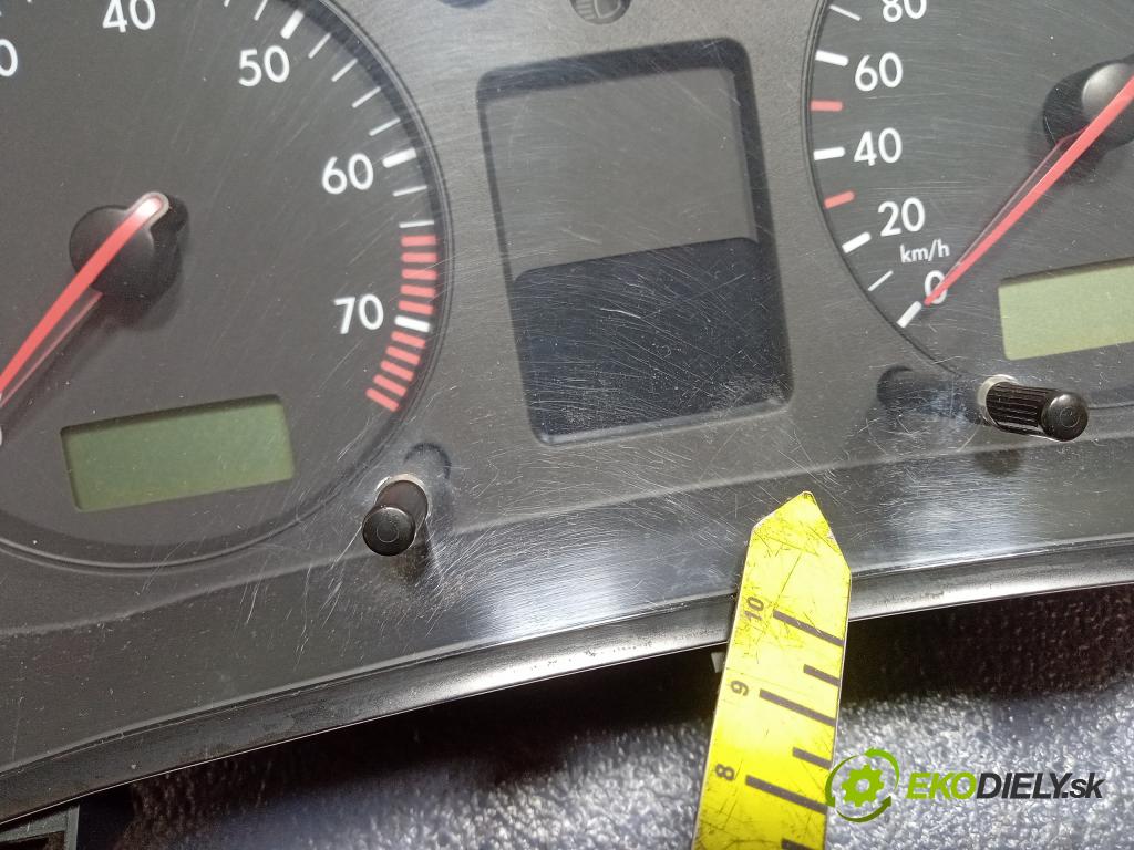Vw Golf 2002 prístrojovka/ budíky 1J0920826A