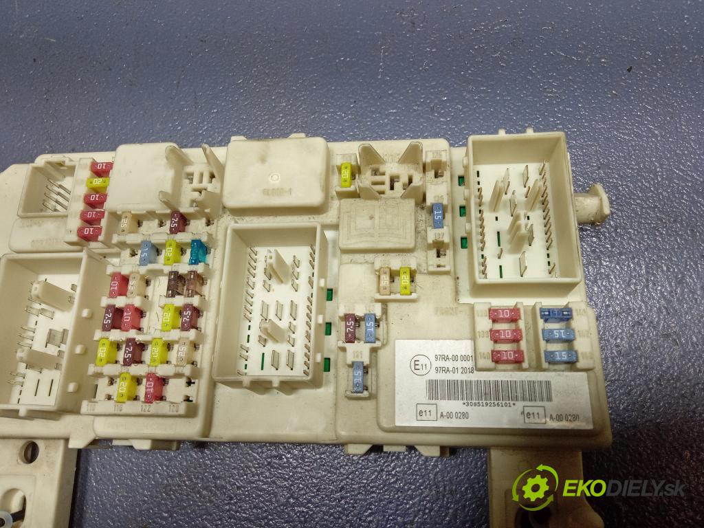 Ford C-max 2007 skříňka Pojistky 7M5T14A073FB