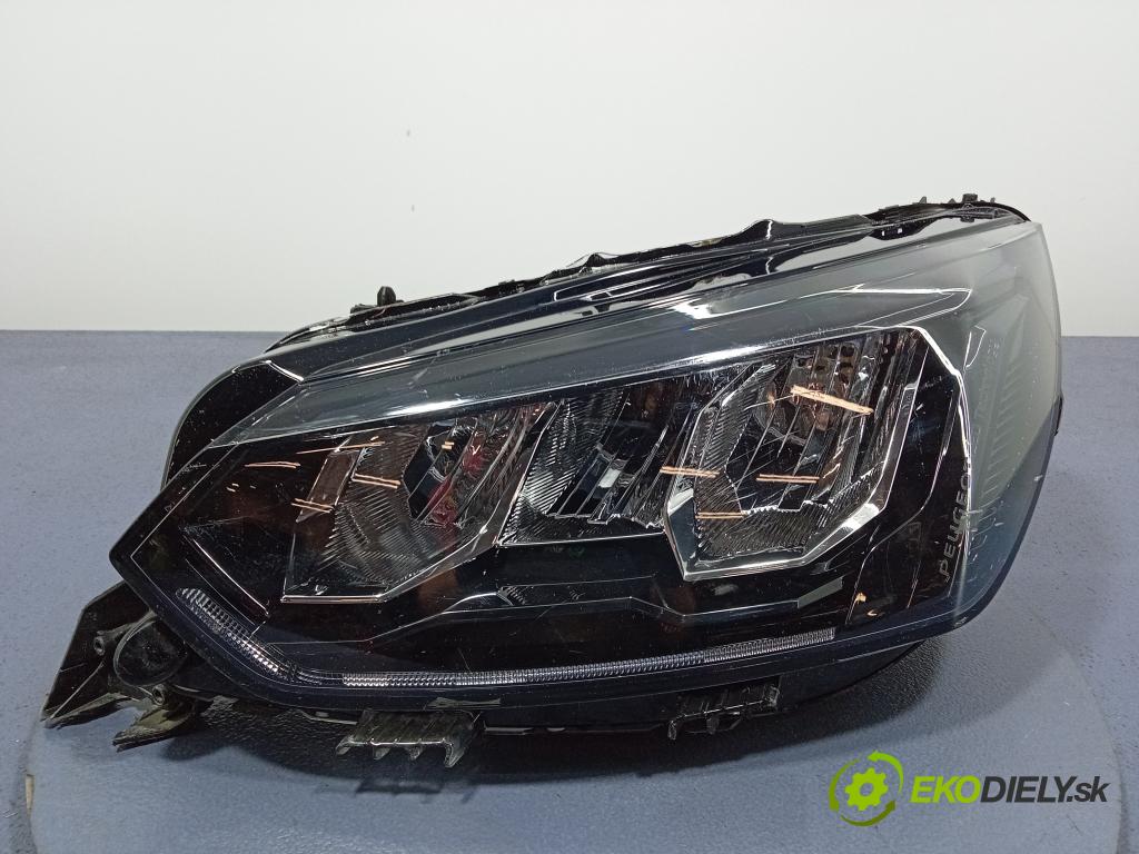 Peugeot 208 0 Reflektor: Vľavo: 9855524680