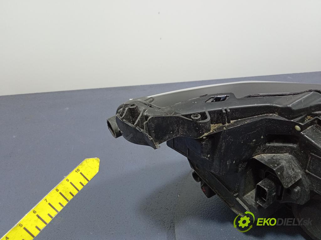 Peugeot 208 0 Reflektor: Vľavo: 9855524680