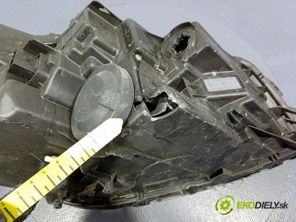 Peugeot 208 0 Reflektor: Vľavo: 9855524680