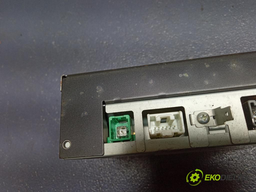 Mazda 5 2005 Radio I Navigácia: CC33668FXB